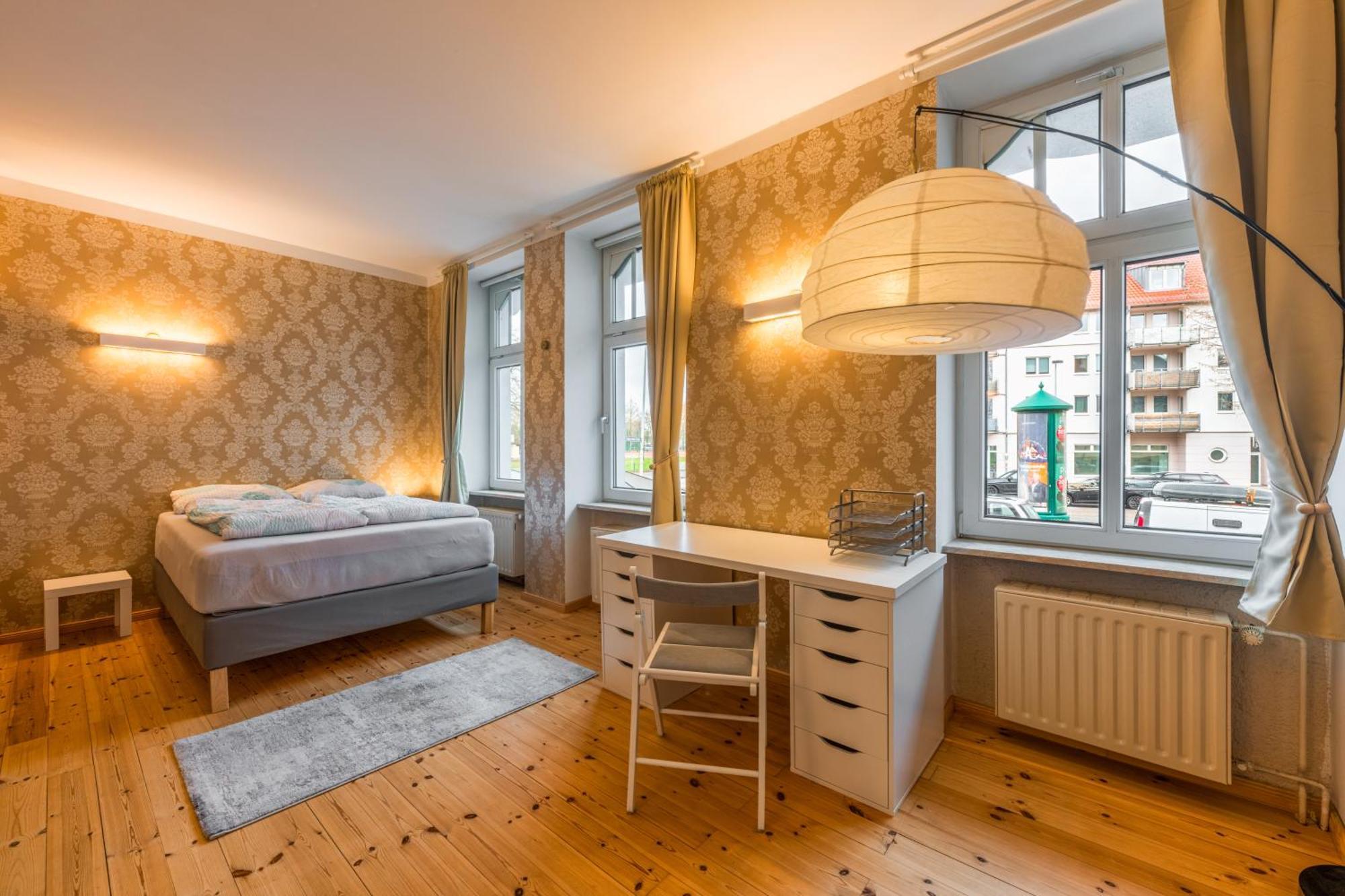 Exklusive Und Grosszuegige Wohnung 140 Qm In Magdeburg Top-Lage Mit Kicker Fuer Bis Zu 8 Personen Exterior photo